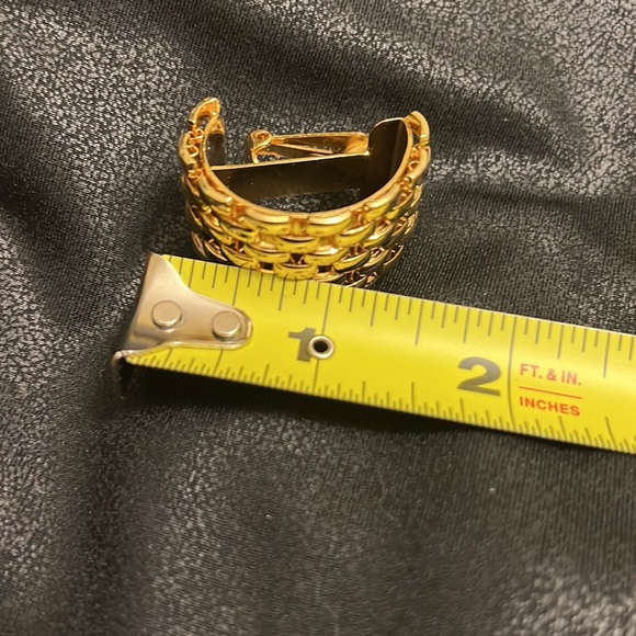 Gold clip on earrings - Picture 3 of 3